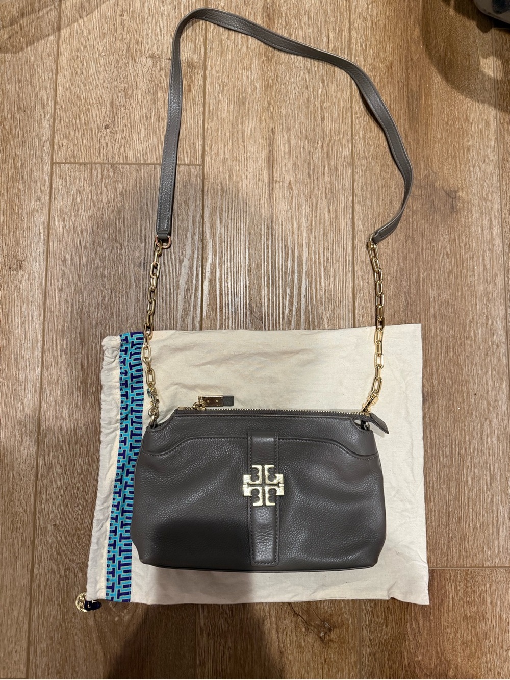 Tory Burch Gray Pebbled Leather Shoulder Bag with Gold Logo